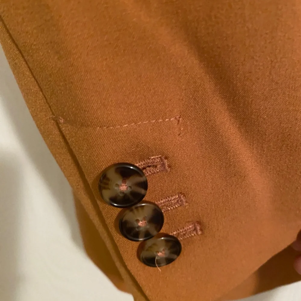 RW & CO. One-Button Fitted Blazer - Picture 4 of 7